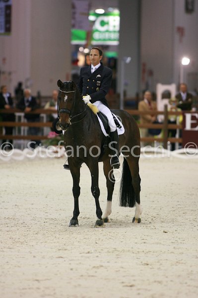 LAUGKS_MEGGLE\'S WELTTALL_MILANO_2011_SS2_2372.jpg